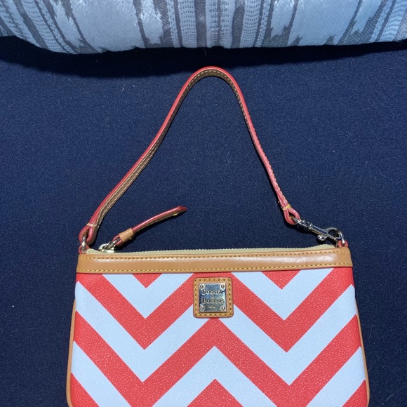 Dooney and Bourke wristlet - Picture 2 of 4